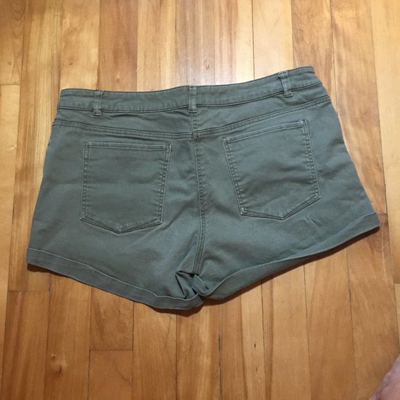 HM 5-pocket twill Shorts - Picture 3 of 3